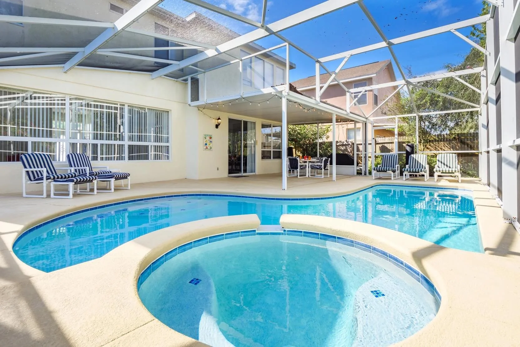Villa Reference; 320EM

Location - Espirit at Polo Park 
Bedrooms 4
Sleeps 9 
Bathrooms 2 

✅ This villa has been remodelled and tastefully decorated throughout
✅ Disney themed fourth bedroom has a triple sleeper bunk (full-size over single)
✅ Extend