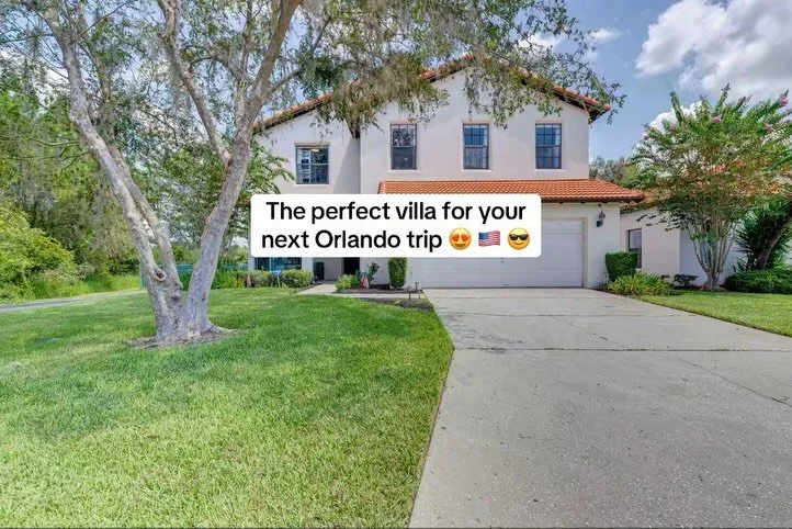 Villa Reference; 18HG 

Location -  High Grove 
Bedrooms 4 
Sleeps 10 
Bathrooms 2 

⭐️ Only 6 miles to the gates of Disney ⭐️ 

This beautiful villa is on a quiet corner lot with a conservation area on one side, and no rear neighbours behind you. 

