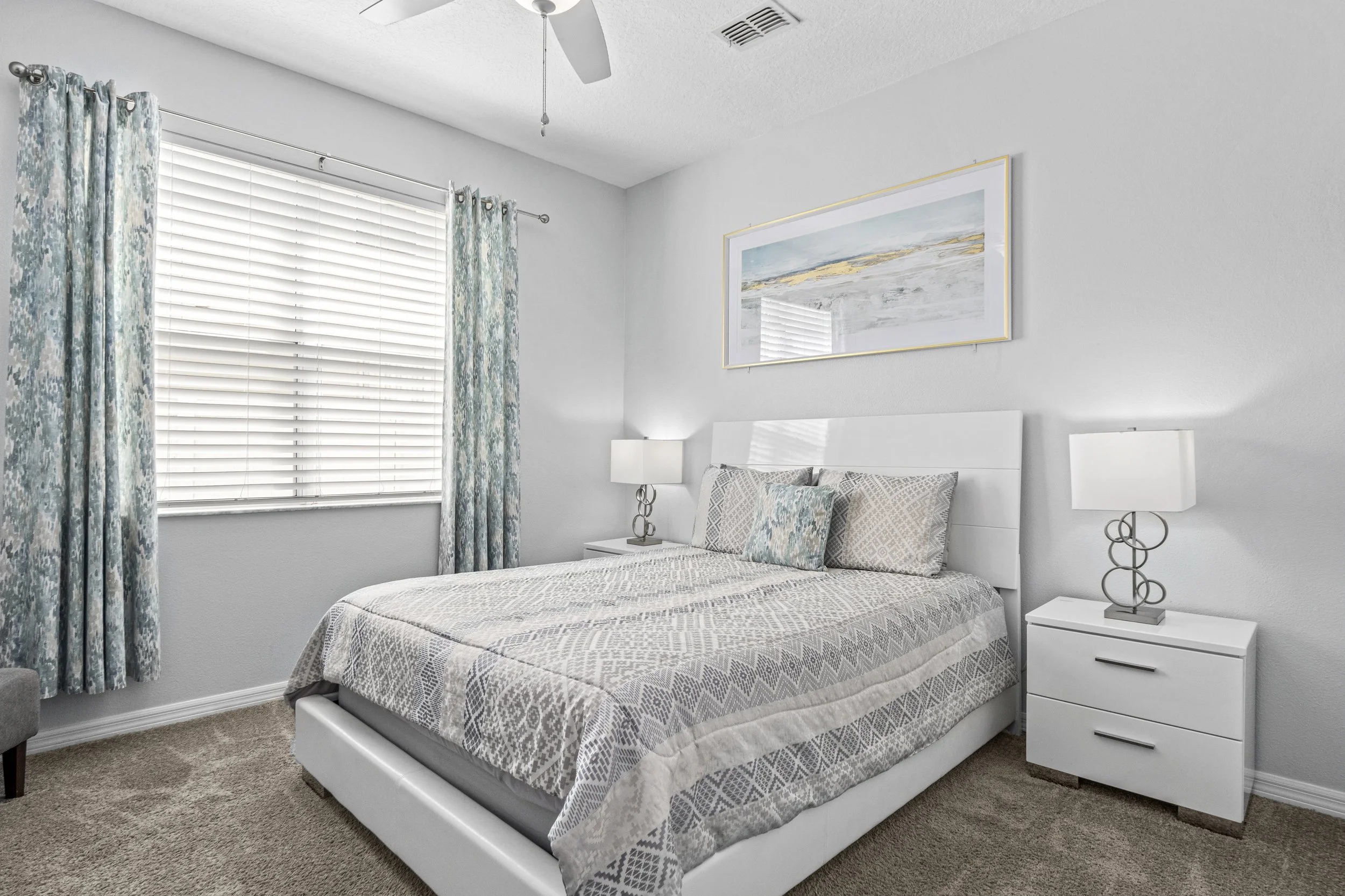 5 Bedroom Orlando Villa - Queen Bedroom.jpg