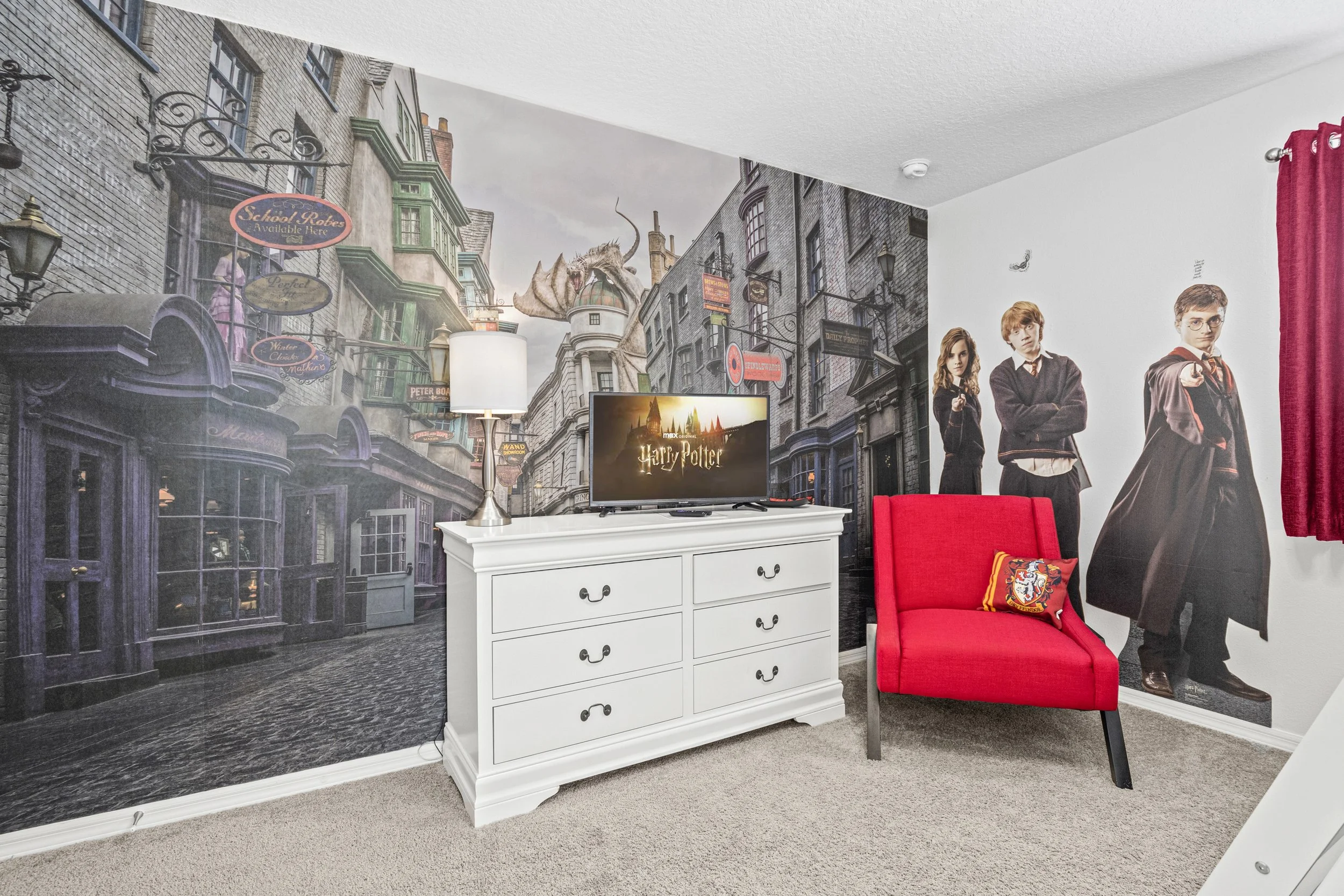 5 Bedroom Legacy Park Villa - Harry Potter Themed Bedroom (2).jpg