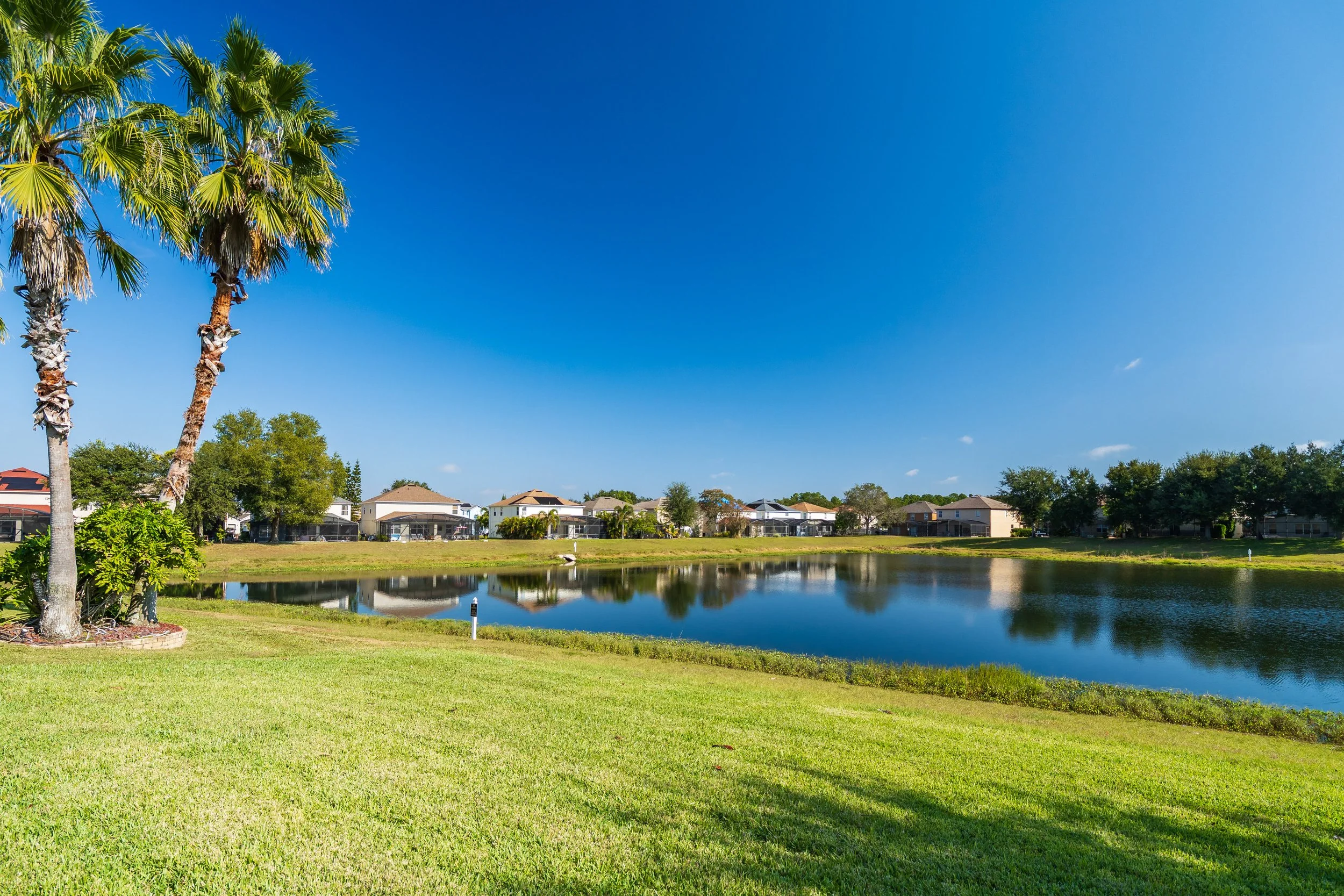 Lake view 4 bed villa near Disney