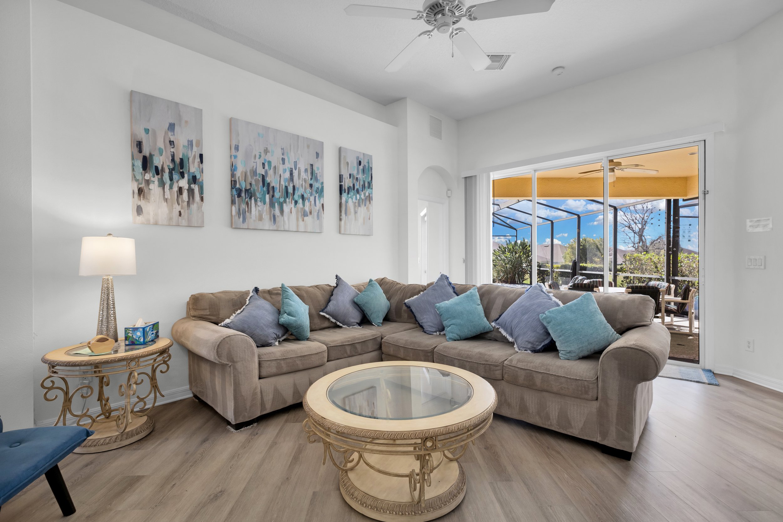 Living-room-4-bedroom-orlando-villa2.jpg