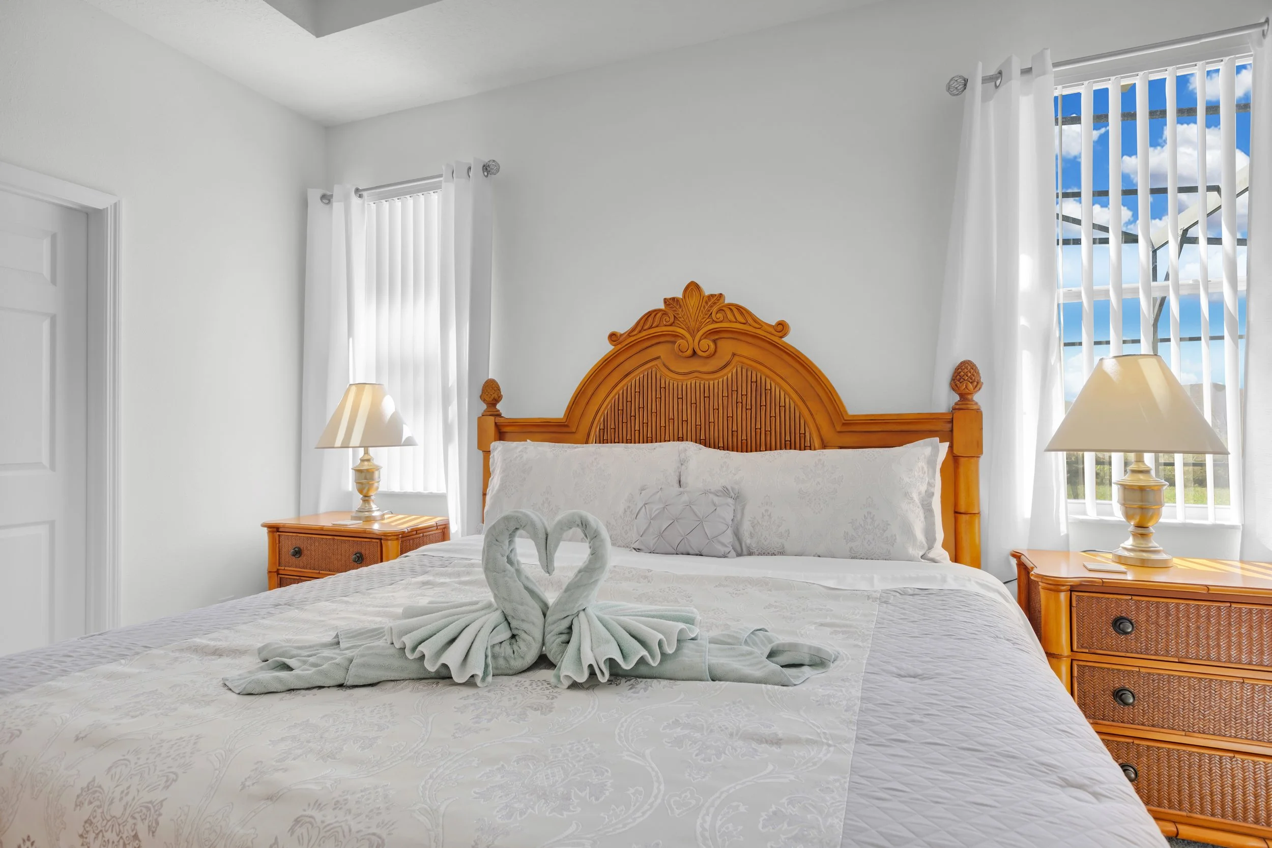 king-bed-orlando-villa-rental.jpg