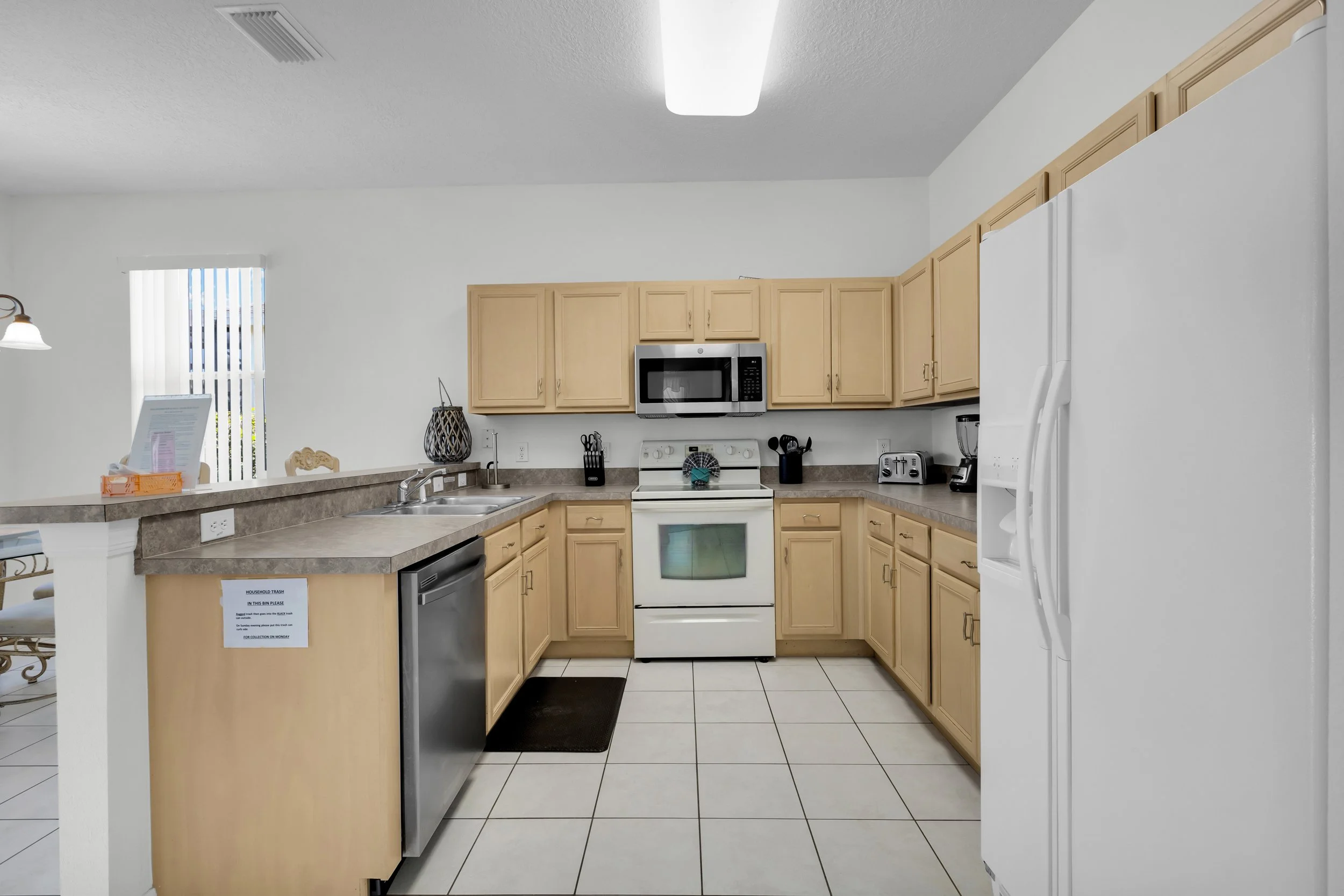 private-villa-rental-orlando-kitchen.jpg