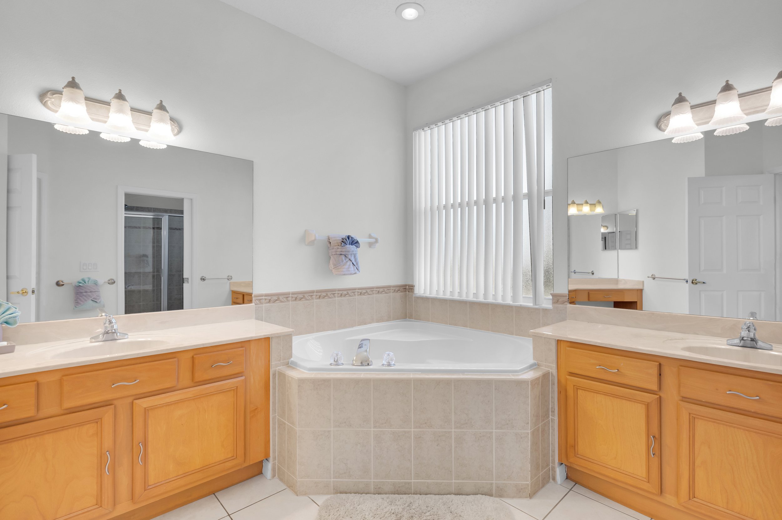 master-bathroom-4-bedroom-orlando-villa.jpg