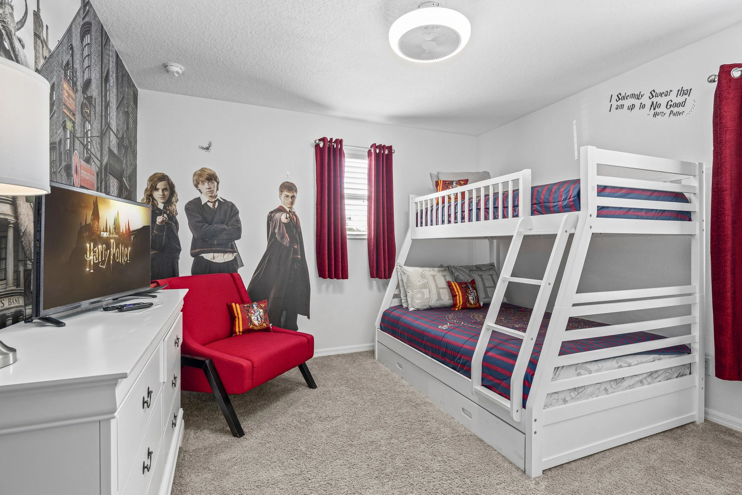 5 Bedroom Legacy Park Villa - Harry Potter Themed Bedroom.jpg