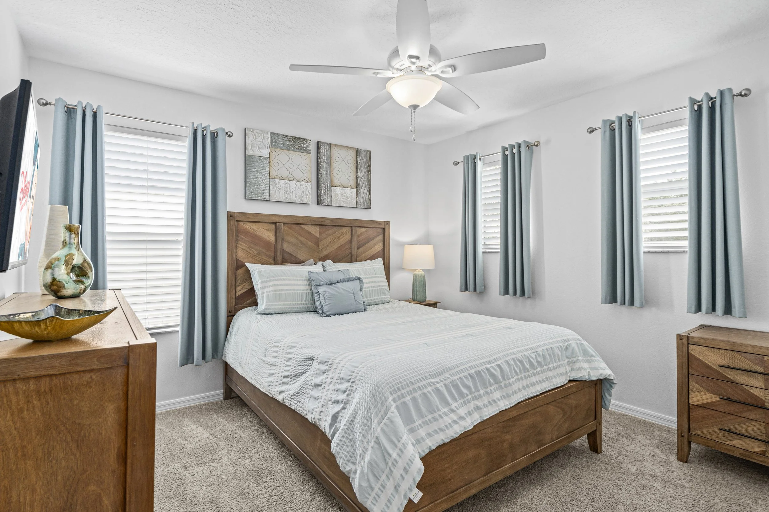 5 Bedroom Legacy Park Villa - Master Bedroom.jpg