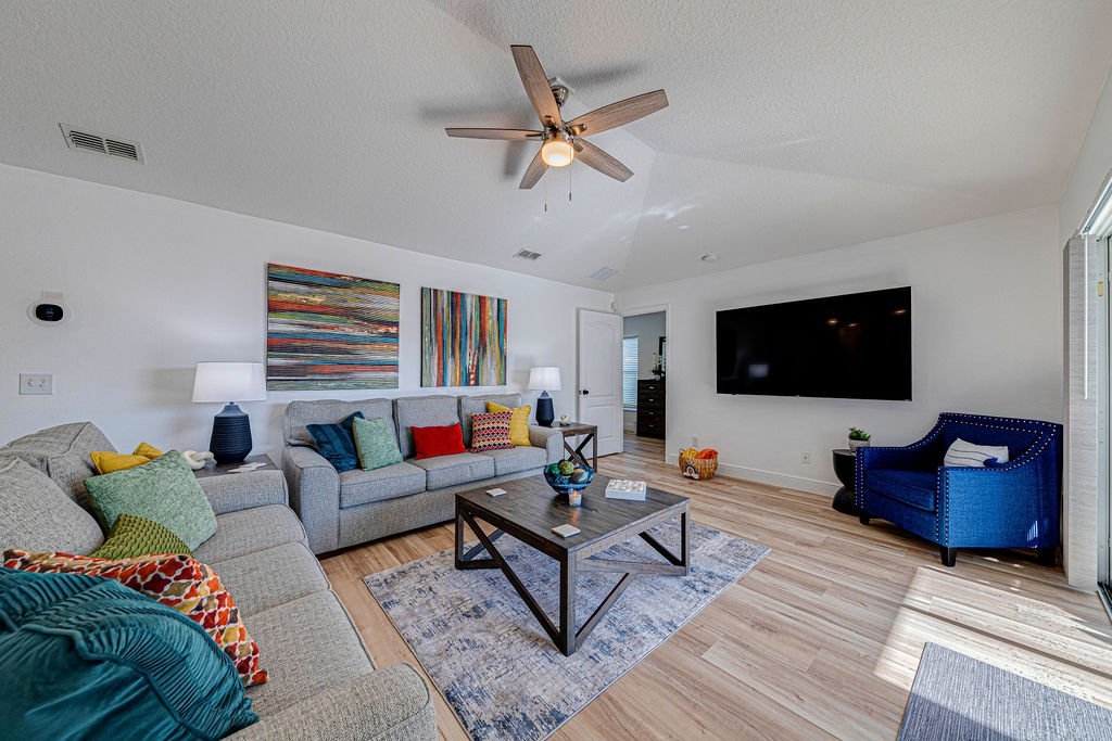 252BD - Tuscan Ridge - Newly Refurbished, Superior 4 Bed 3 Bath Villa with Large Private Pool Deck