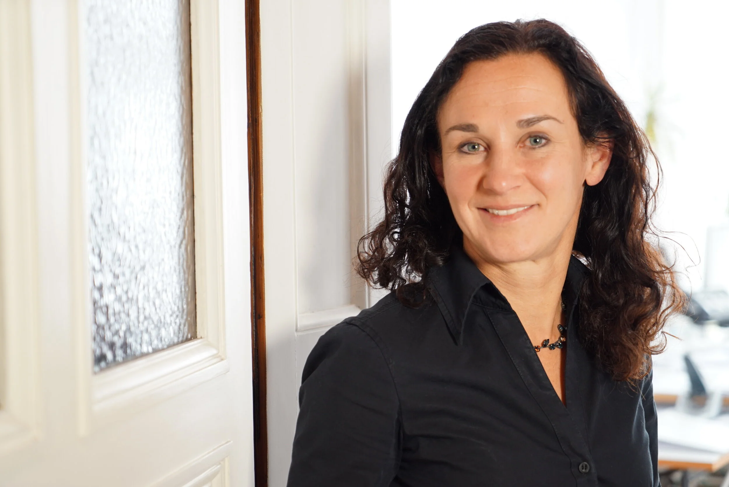   Petra Zepezauer  

Architektin 
0711 / 666 08 63 
p.zepezauer@kilianpartner.de 