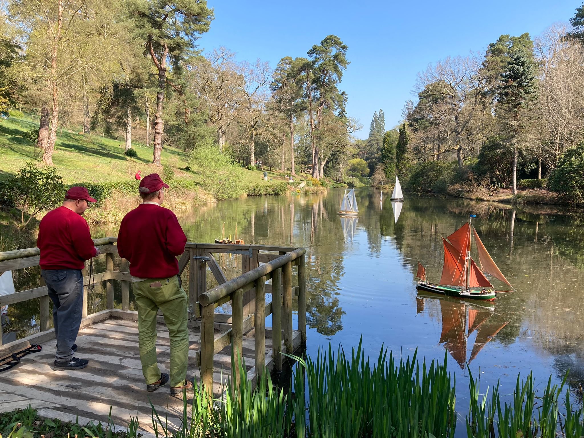 Model-boats-leonardslee-garden.jpg