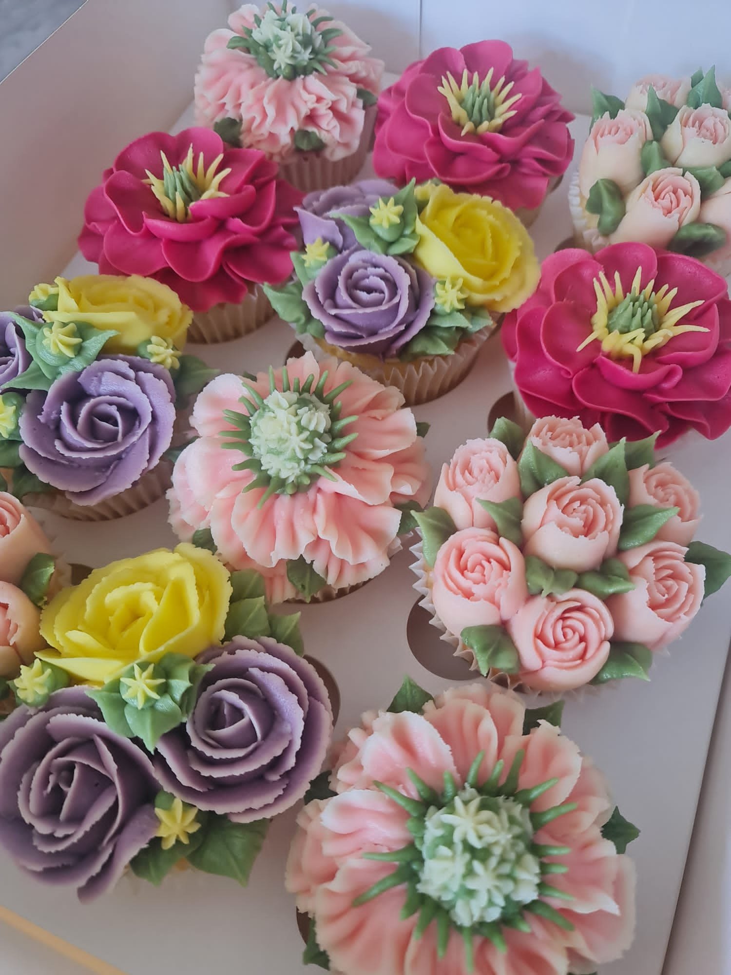 Summer-blooms-floral-buttercream-workshops-leonardslee (3).jpg