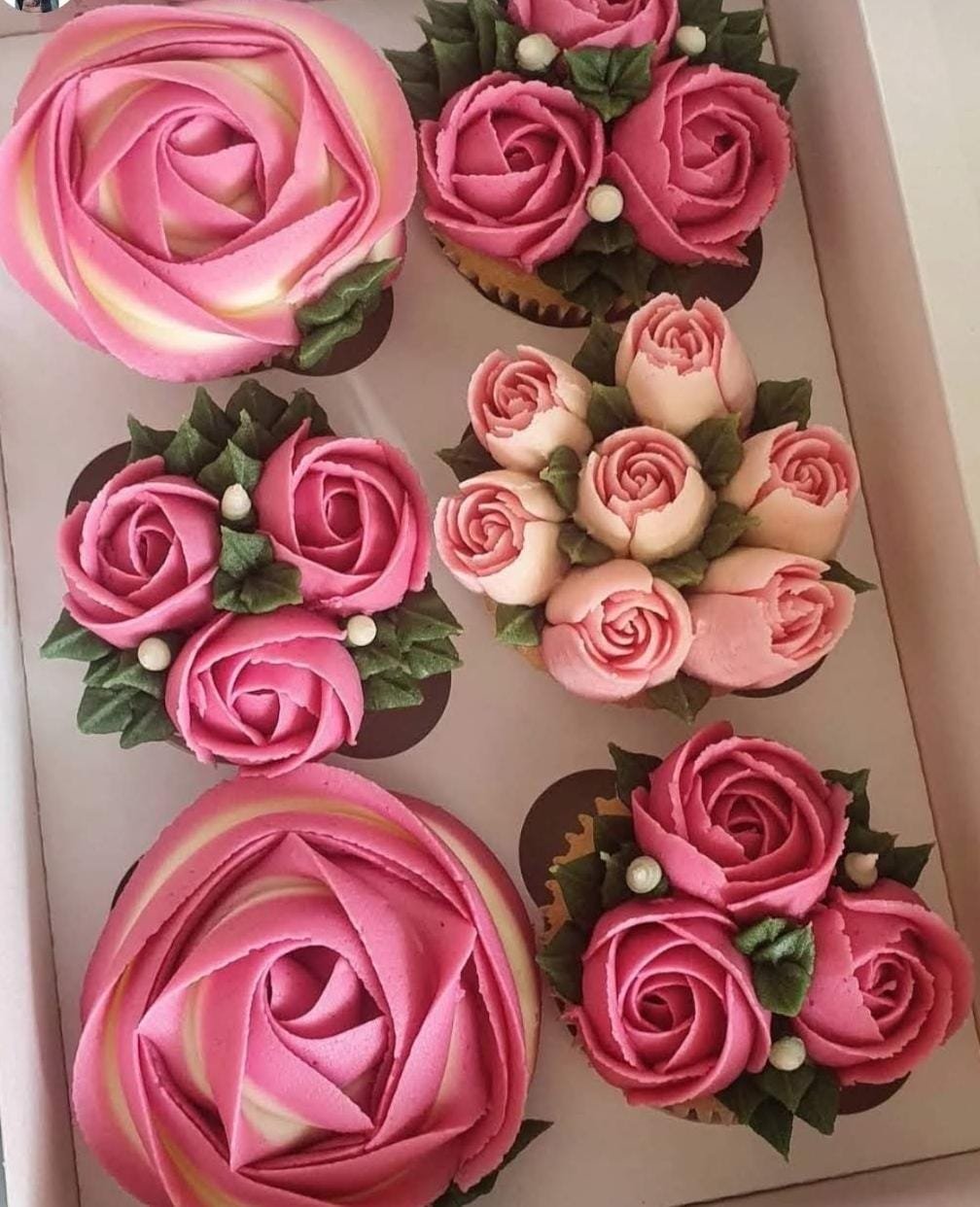 Summer-blooms-floral-buttercream-workshops-leonardslee (5).jpg