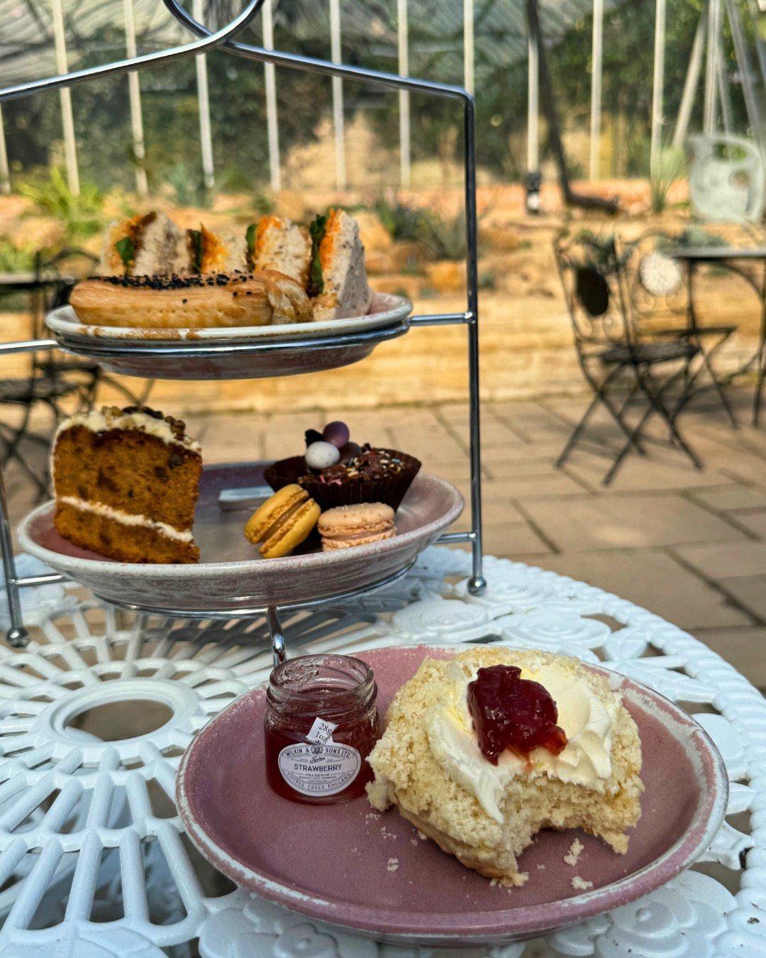 After an autumn stroll, there's nothing quite like warming up with a hot drink and something sweet at the Clocktower Kitchen. ☕🍰

The perfect way to round off a day in the gardens.

#ClocktowerKitchen #LeonardsleeGardens #AutumnDays #VisitSussex