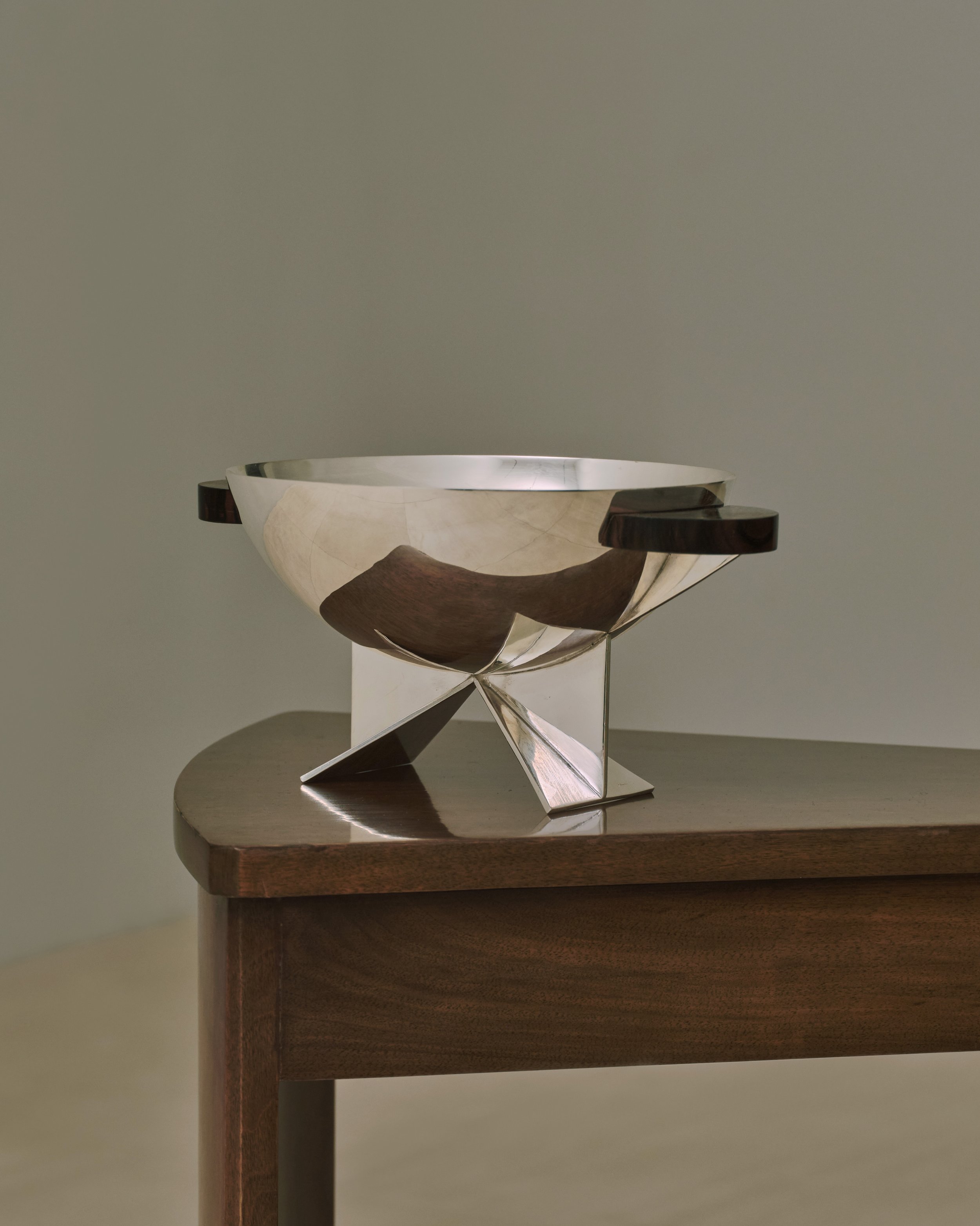 Coupe Desny in silver plated bronze and macassar ebony