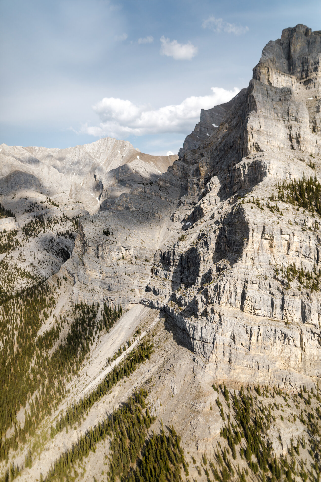 028-helicopter-elopement-photographers-banff.jpg