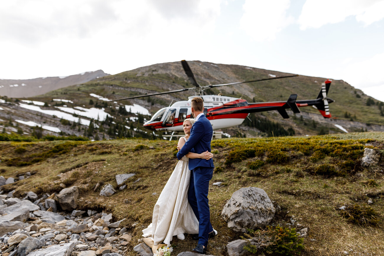 031-helicopter-elopement-photographers-banff.jpg