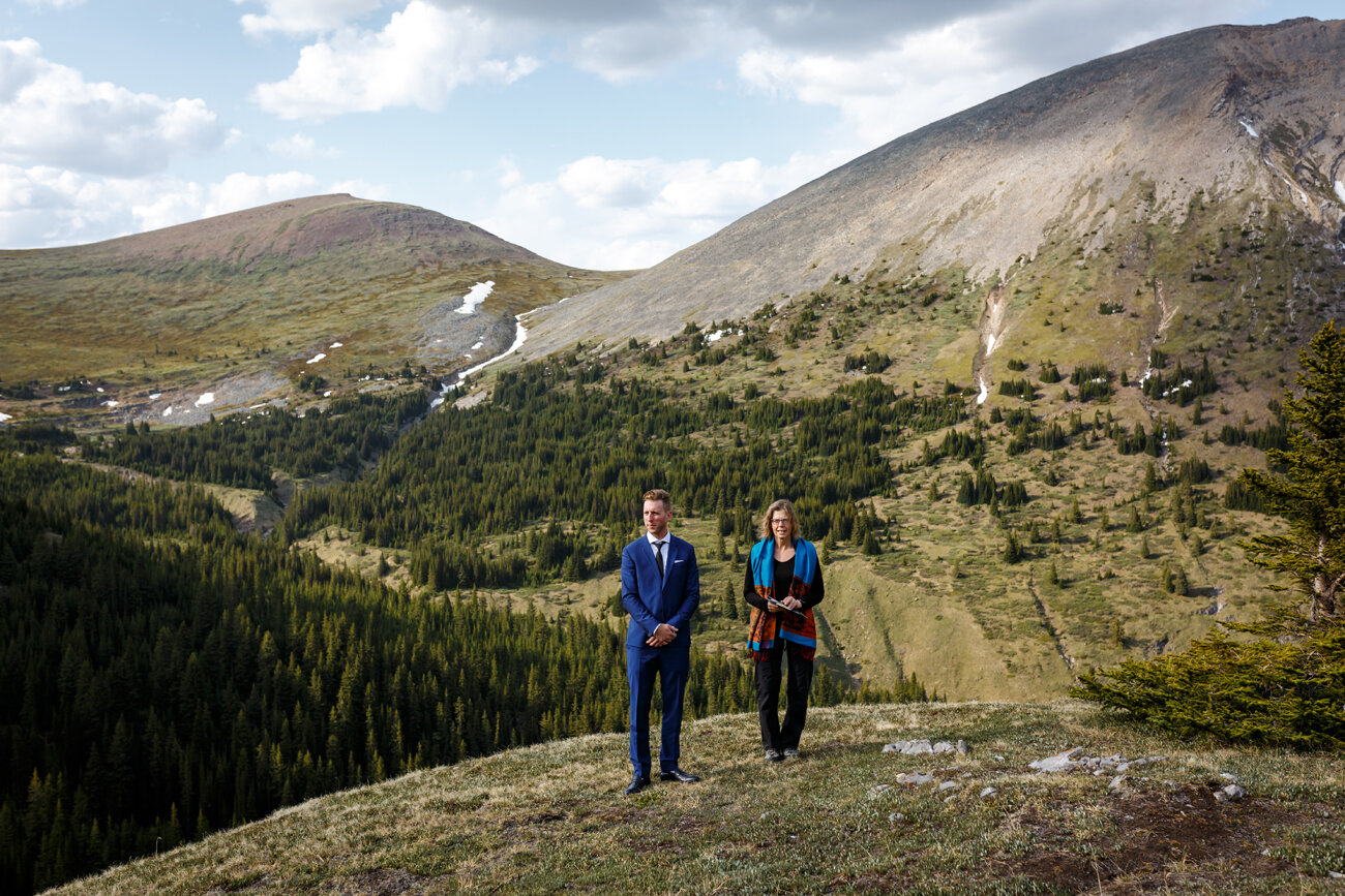 037-helicopter-elopement-photographers-banff.jpg