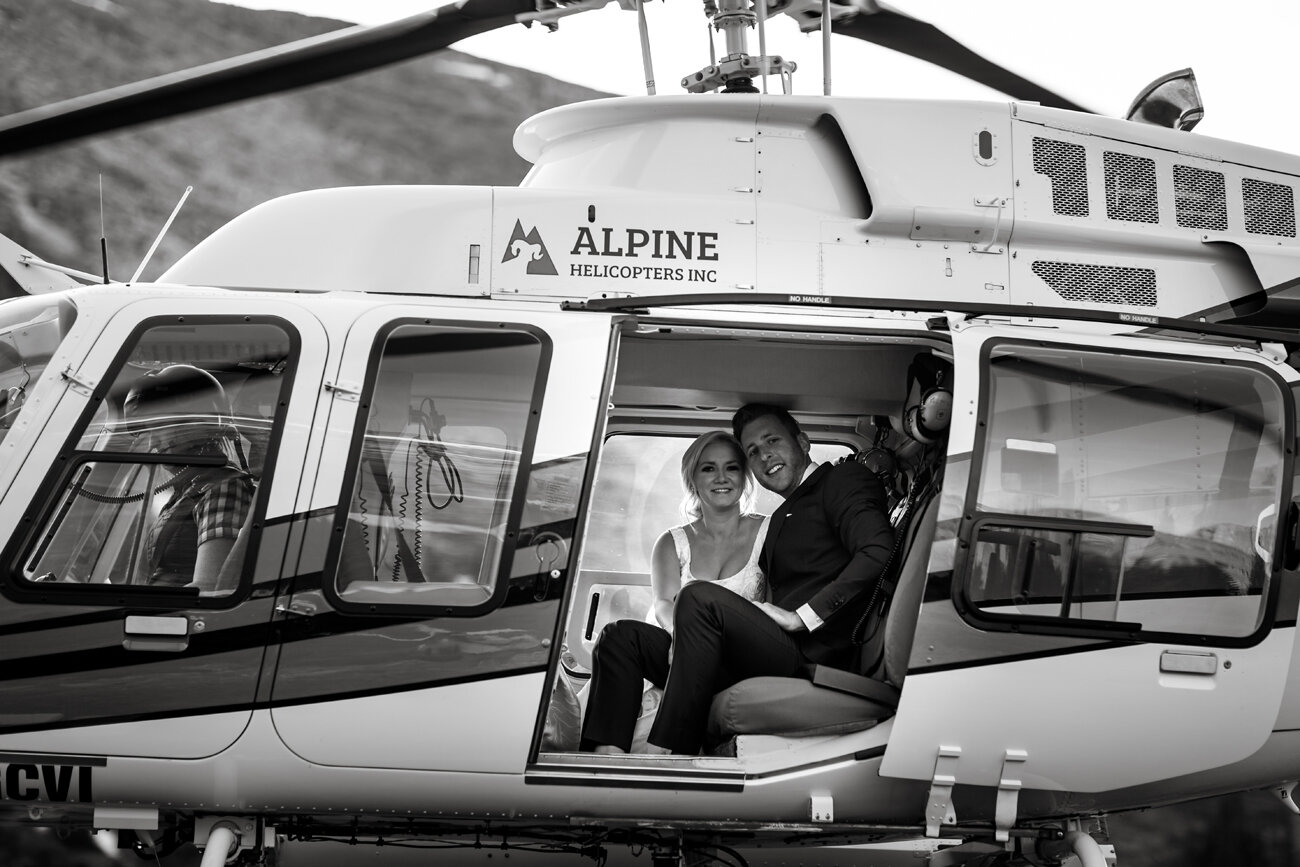 074-helicopter-elopement-photographers-banff.jpg