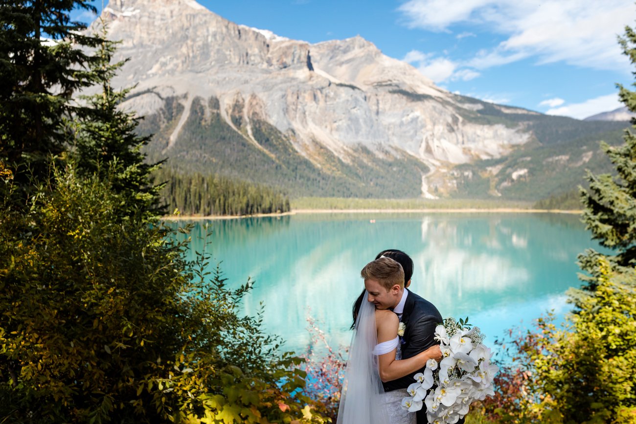 046-banff-elopement-photographers--emerald-lake.jpg