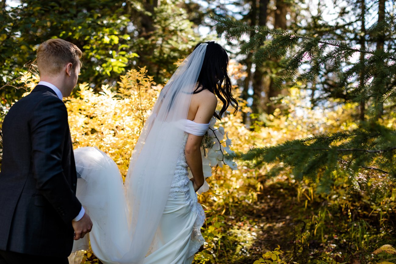 048-banff-elopement-photographers--emerald-lake.jpg