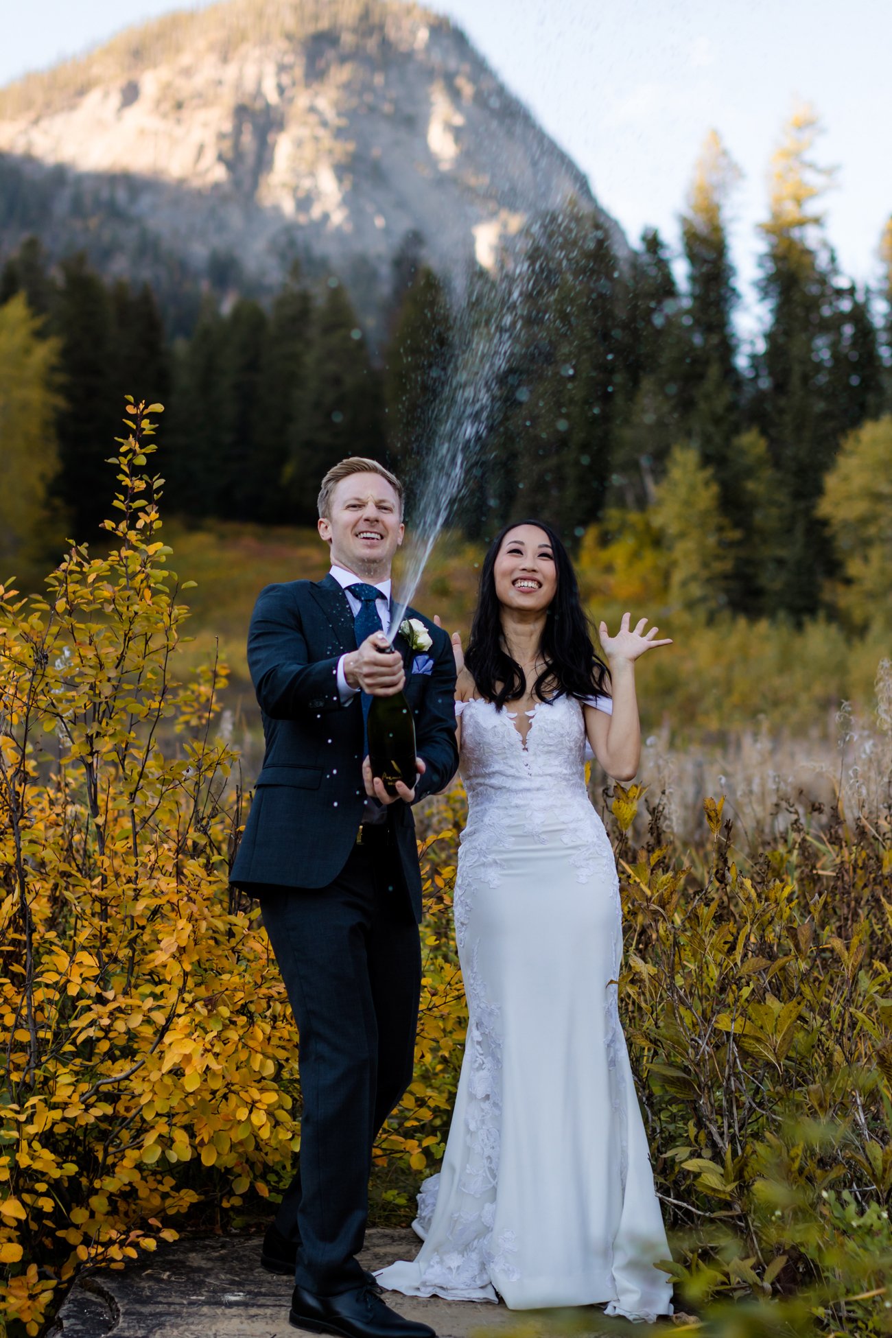 090-banff-elopement-photographers--emerald-lake.jpg