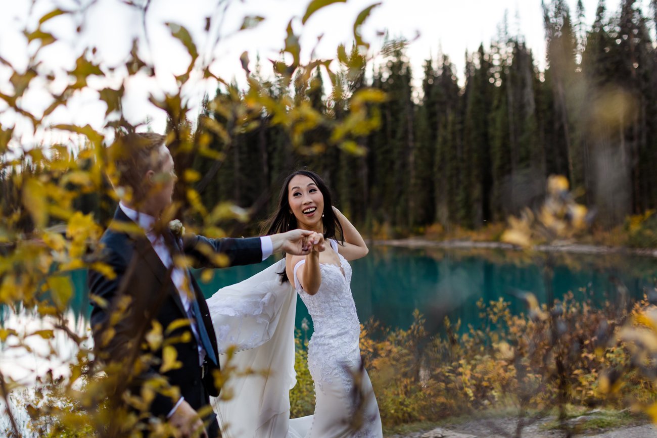 101-banff-elopement-photographers--emerald-lake.jpg