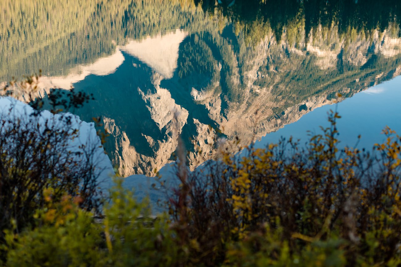 106-banff-elopement-photographers--emerald-lake.jpg