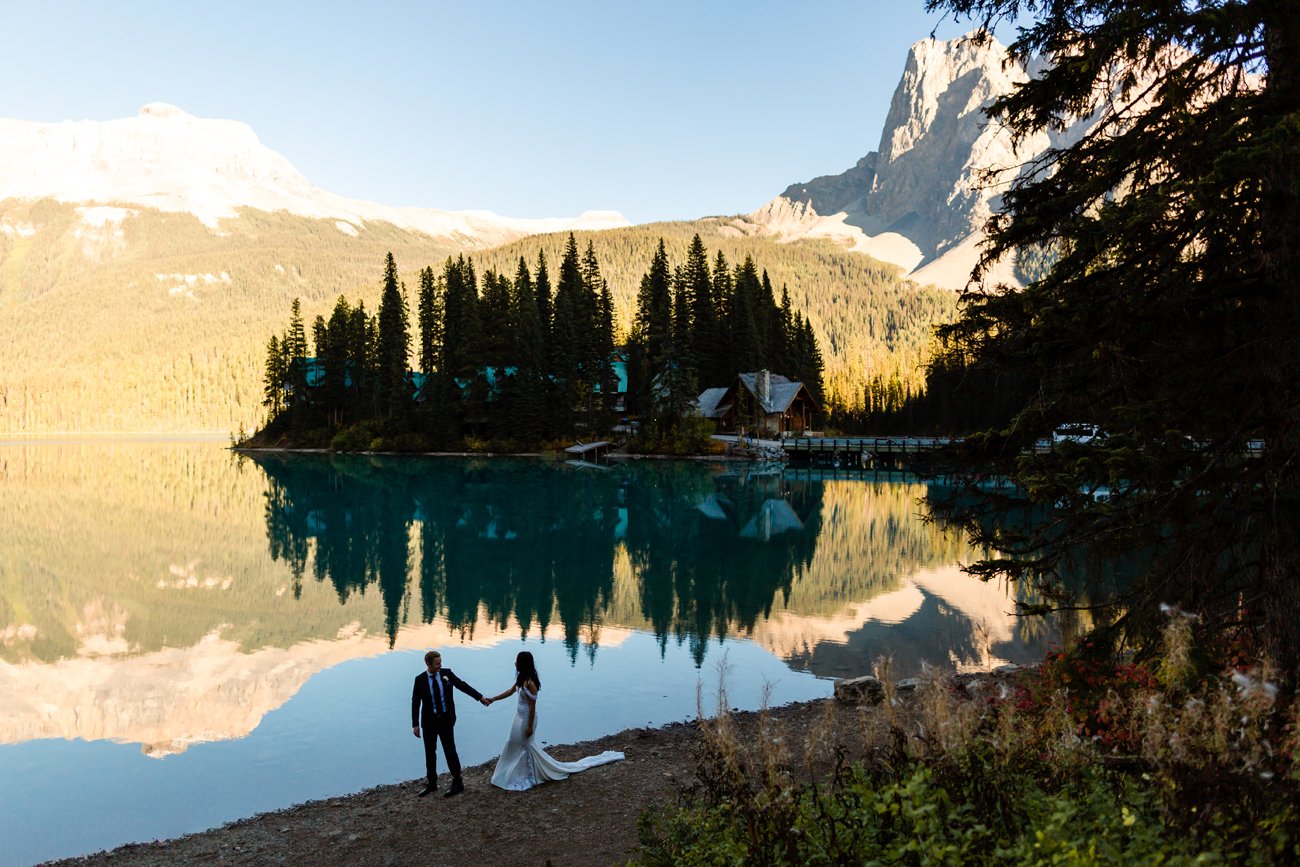 108-banff-elopement-photographers--emerald-lake.jpg