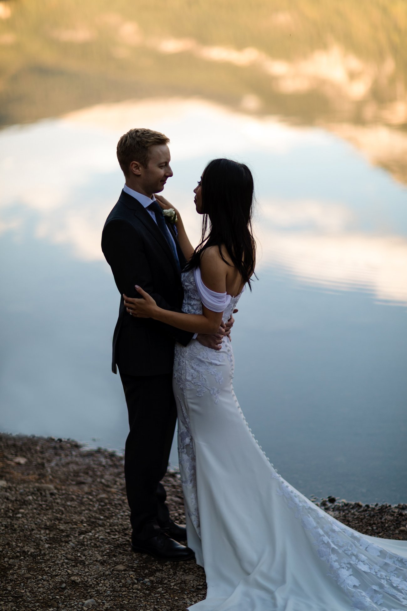 110-banff-elopement-photographers--emerald-lake.jpg