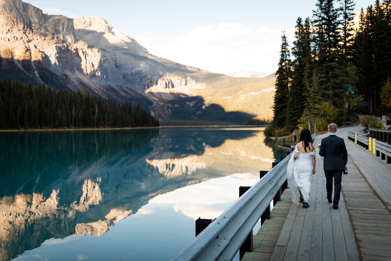 113-banff-elopement-photographers--emerald-lake.jpg