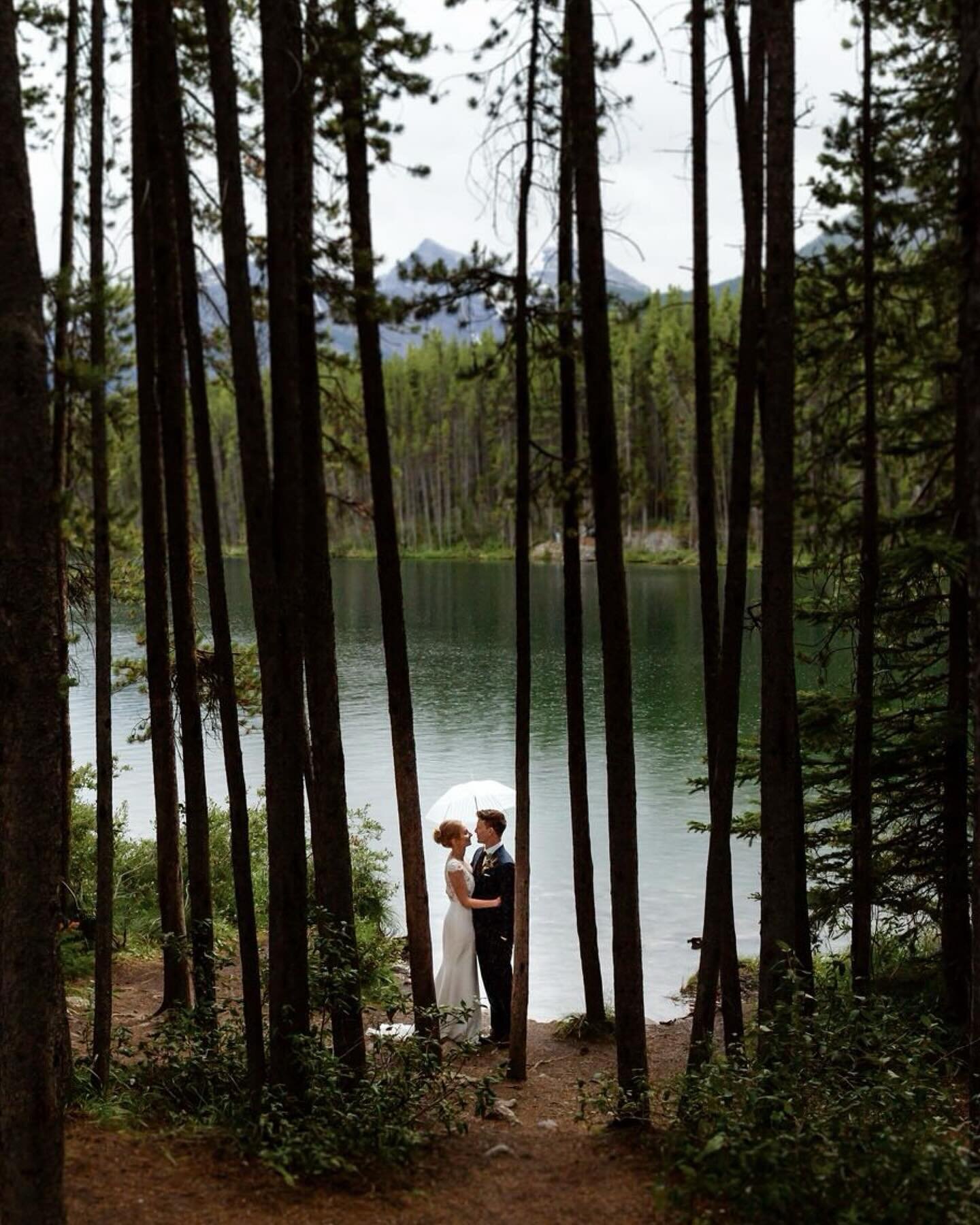 A warm memory from a rainy day that just won&rsquo;t fade. Kate + Peter&rsquo;s intimate wedding day in Banff ✨