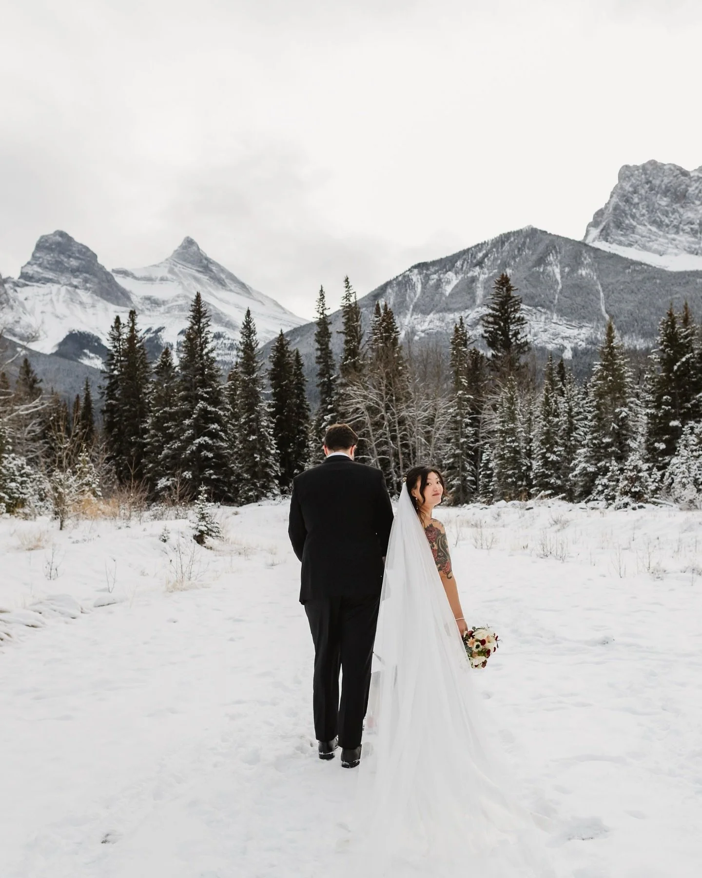 With a fresh snowfall (and freezing cold toes), it&rsquo;s safe to say that winter is officially back in Alberta. This has us thinking of all the beautiful winter weddings we have yet to share from this past year. Starting with these two ❤️ 

Ariel +