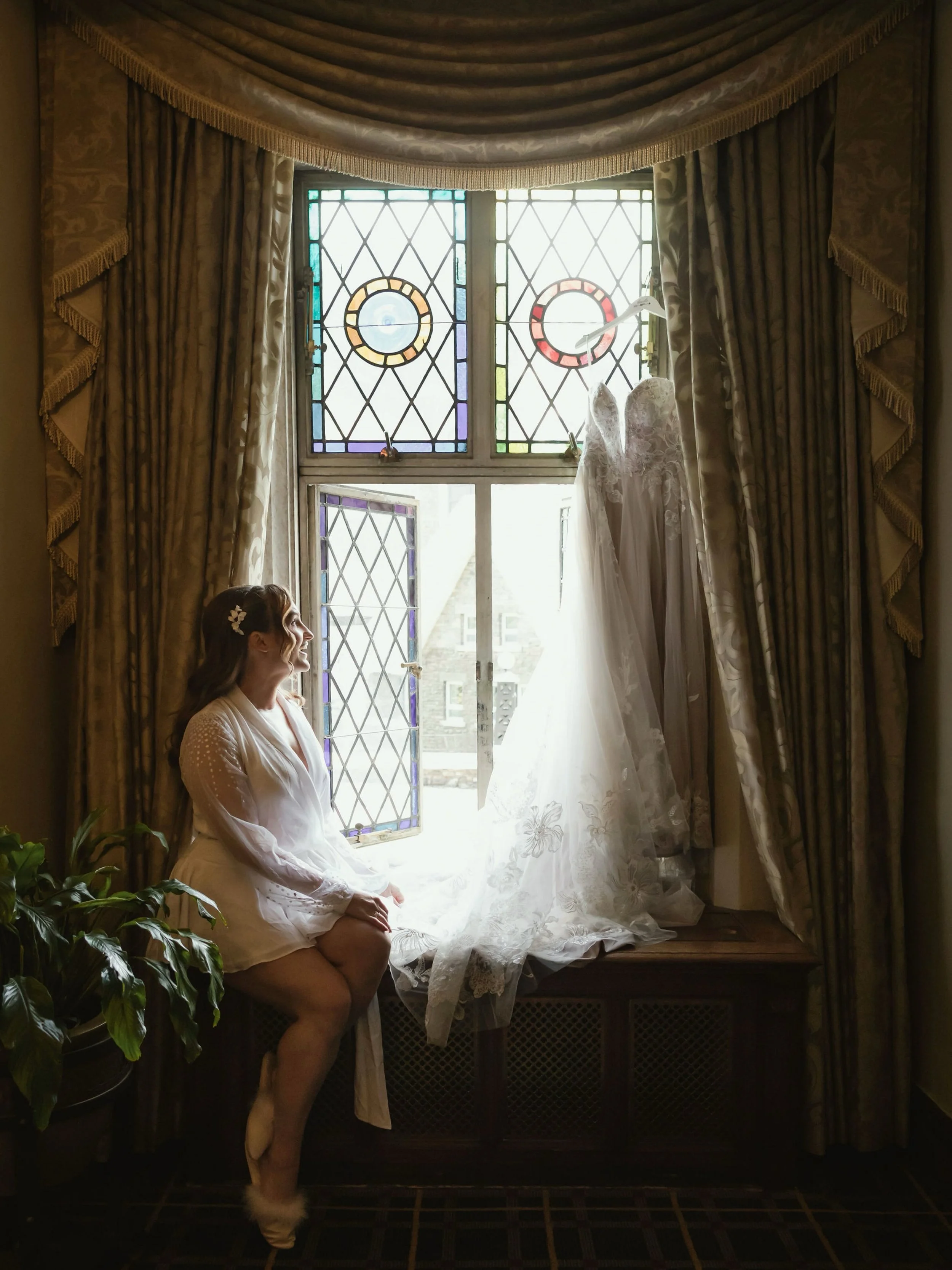 Darcy + Eric at the castle ✨ 

Last weekend, surrounded by the Canadian Rockies (and the sweetest group of people) these two said I do.

From the moment we walked in, there was an infectious upbeat energy (that didn&rsquo;t slow down all day long). W
