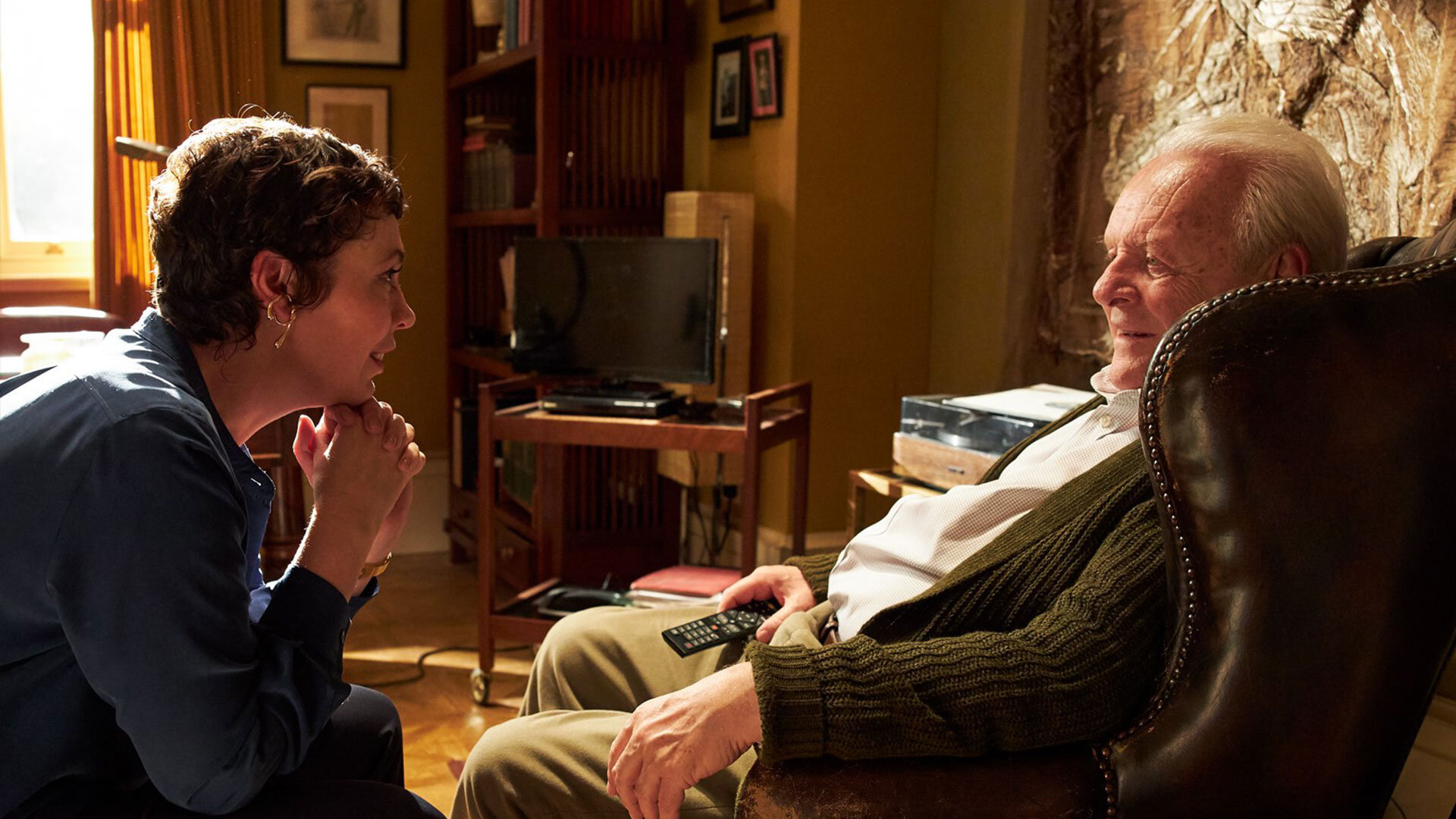 anthony-hopkins-and-olivia-colman-in-the-father.jpg