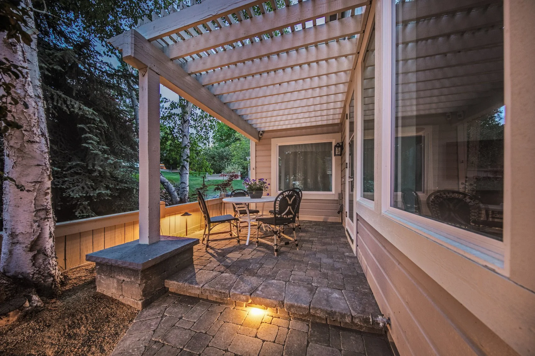 Outdoor living in Reno, NV with a stylish pergola for shade and relaxation.
