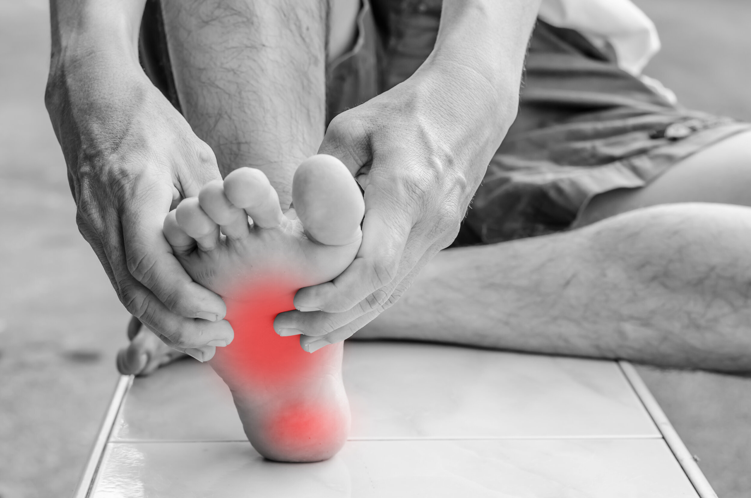 Sharp Pain on the Top of the Foot When Walking: What Causes It?