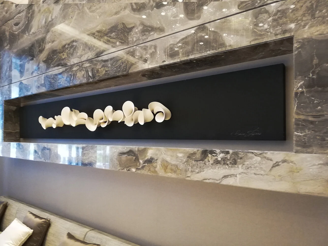 Flowing line, ceramic sculpture