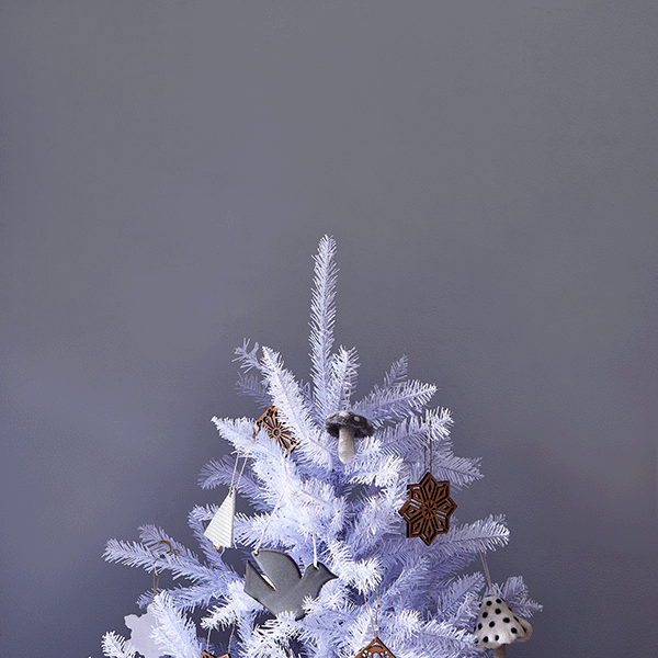 2020-1026_celina-mancurti_wire-tree-topper_1x1_julia-gartland.gif