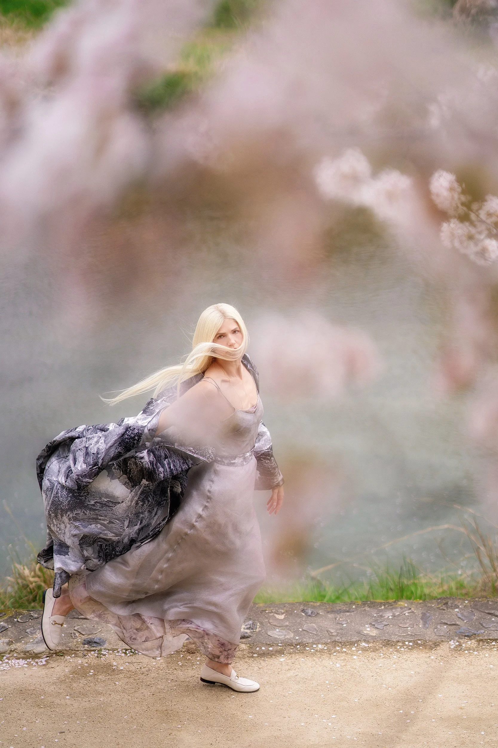 Fashion, Kezi Ban, Samantha Angelilli, Japan, Kyoto, Cherry Blossom, Samantha Angelilli, silk coat, long hair, blonde hair, hair, Spring, 2024, Angelilli