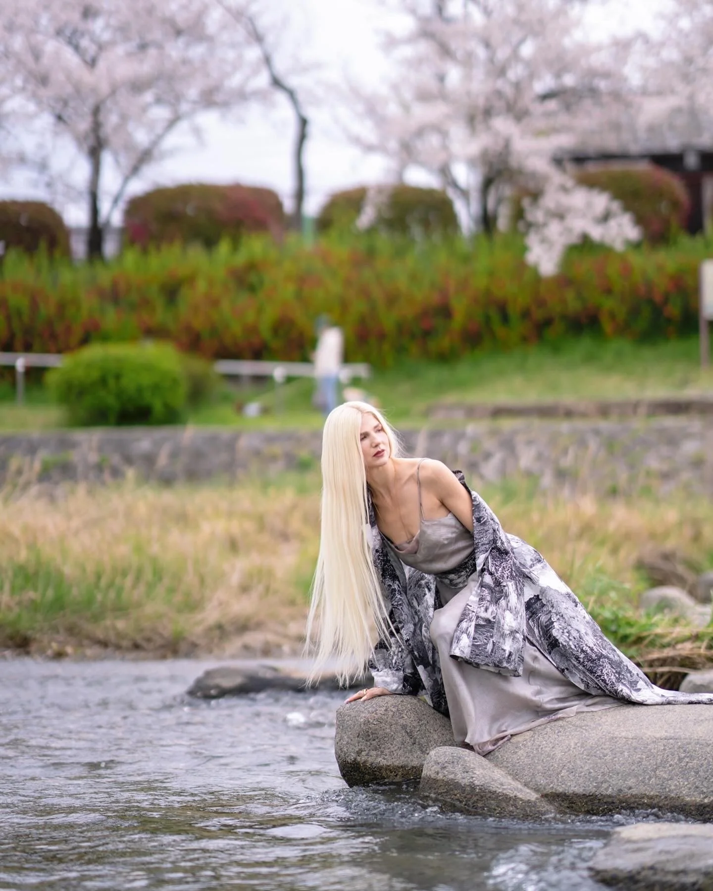 Fashion, Kezi Ban, Samantha Angelilli, Japan, Kyoto, Cherry Blossom, Samantha Angelilli, silk coat, long hair, blonde hair, hair, Spring, 2024, Angelilli