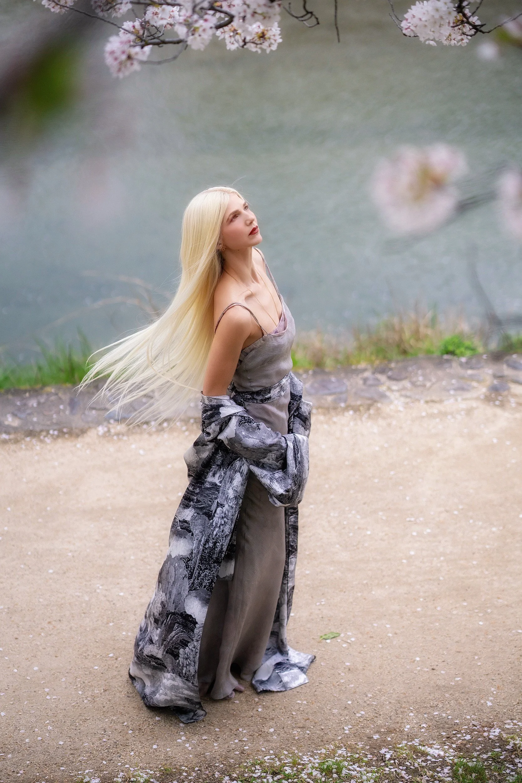 Fashion, Kezi Ban, Samantha Angelilli, Japan, Kyoto, Cherry Blossom, Samantha Angelilli, silk coat, long hair, blonde hair, hair, Spring, 2024, Angelilli