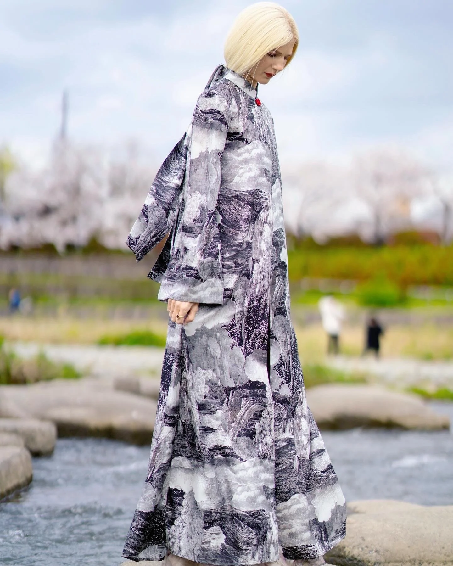 Fashion, Kezi Ban, Samantha Angelilli, Japan, Kyoto, Cherry Blossom, Samantha Angelilli, silk coat, long hair, blonde hair, hair, Spring, 2024, Angelilli
