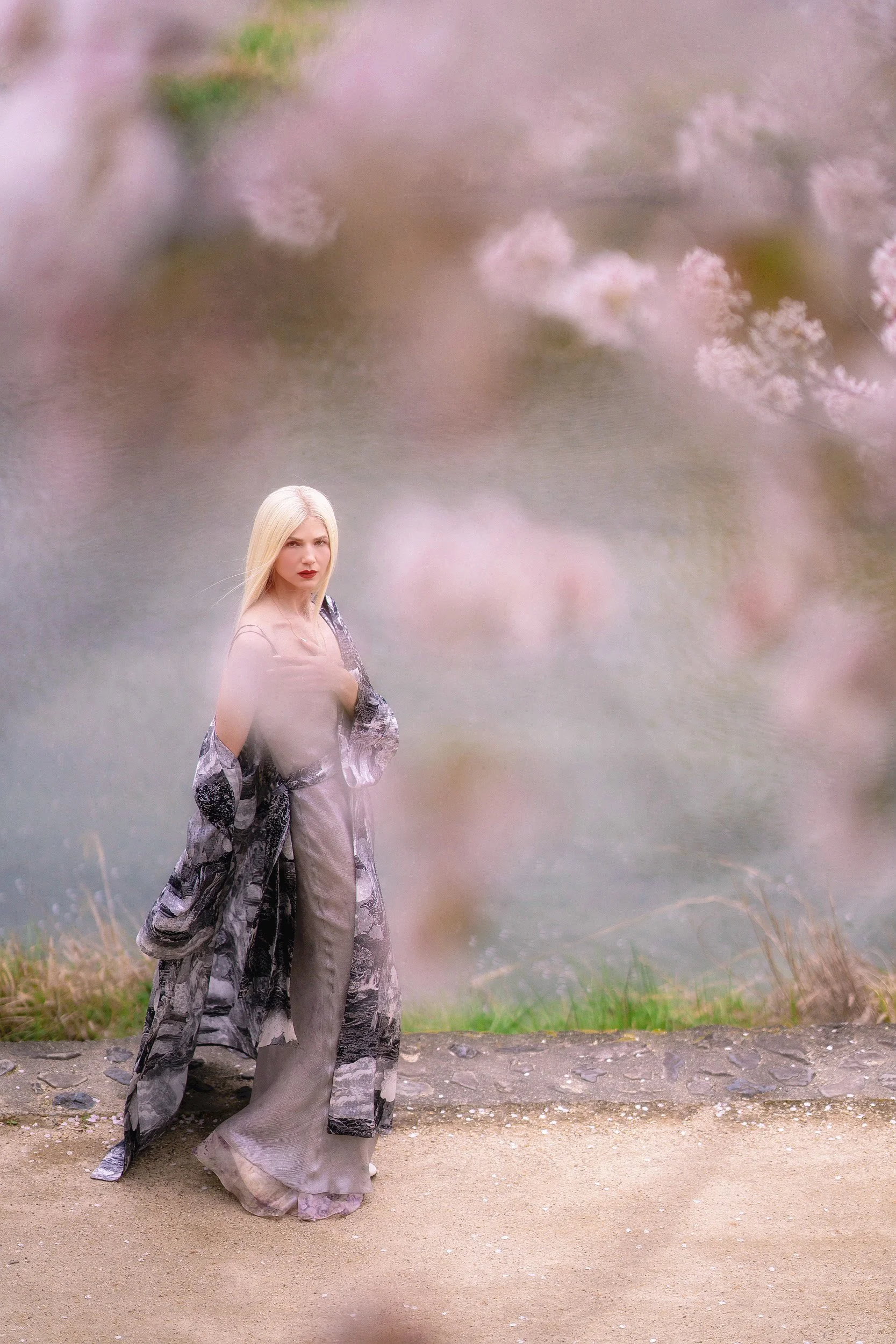 Fashion, Kezi Ban, Samantha Angelilli, Japan, Kyoto, Cherry Blossom, Samantha Angelilli, silk coat, long hair, blonde hair, hair, Spring, 2024, Angelilli