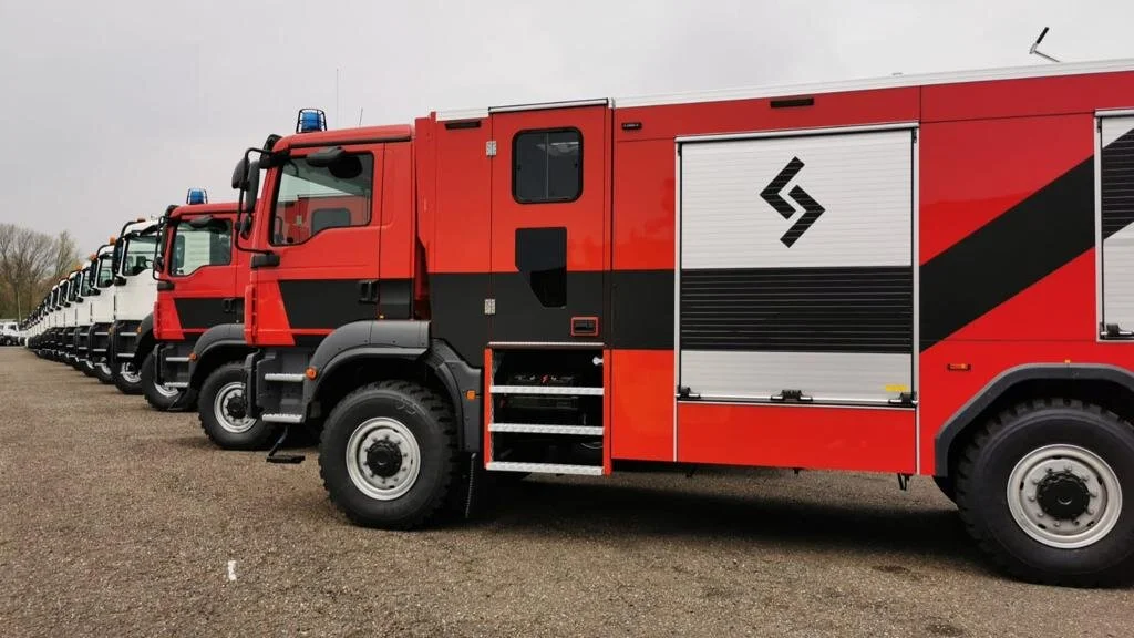 two trucks Zanzibar (4).jpeg