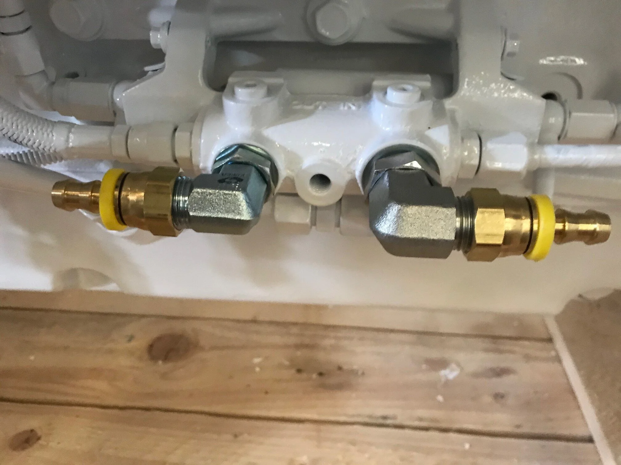 Fuel fittings.jpg