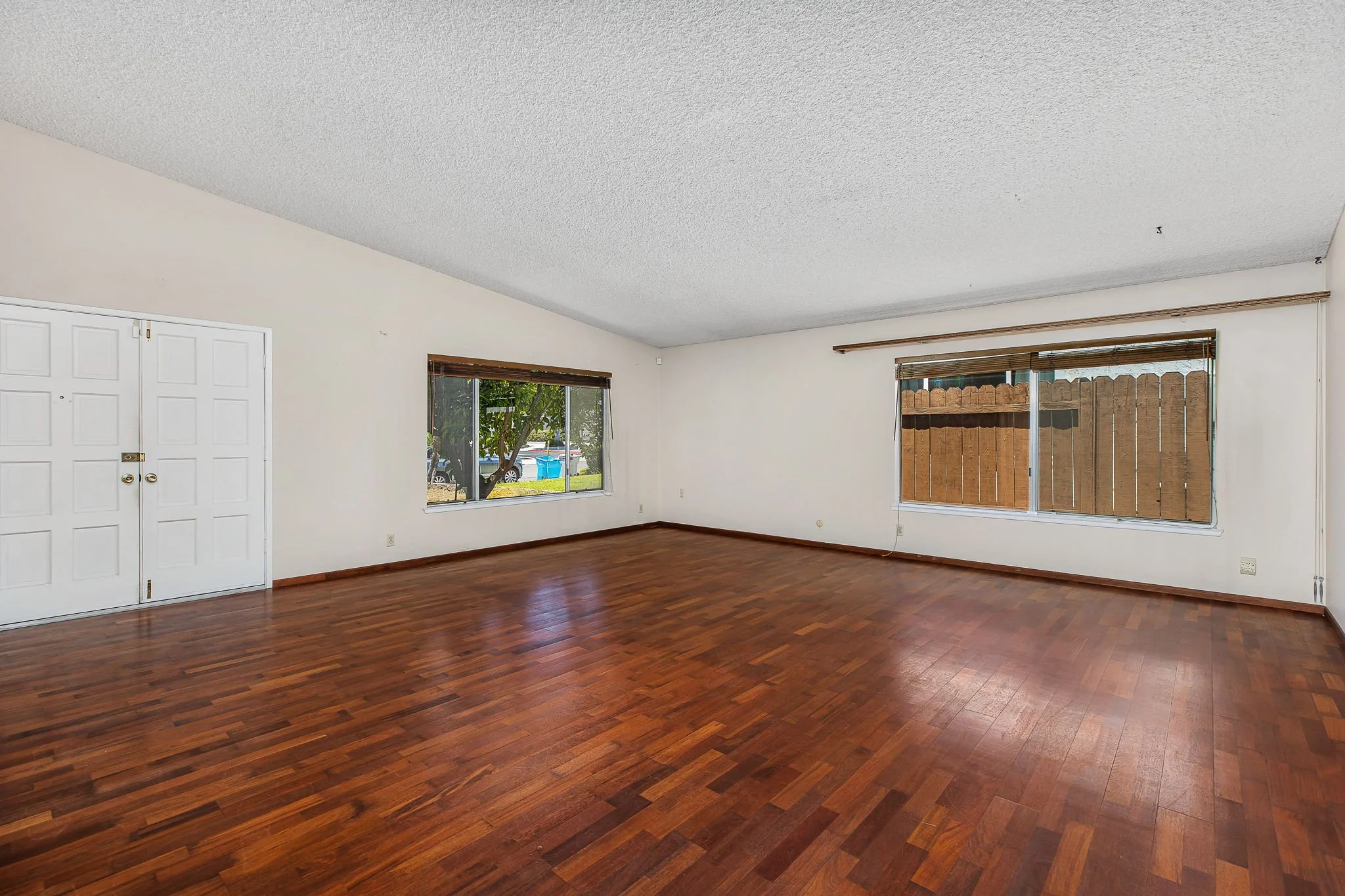 9-web-or-mls-Avenida Del Gato 009.jpg