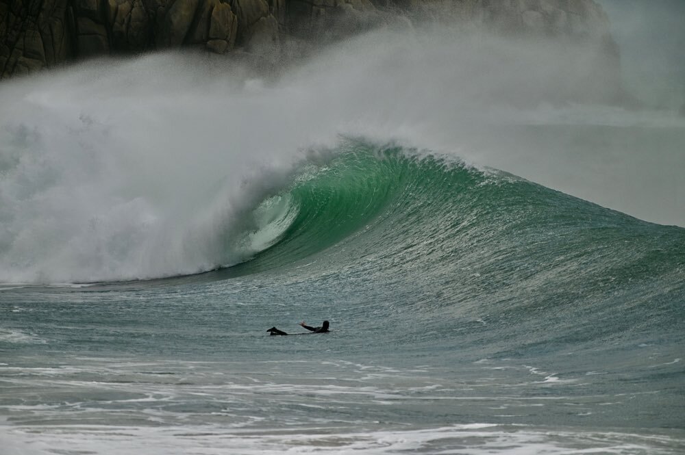 If you're heading out for a surf this week don't forget to give praise to the Crusty Juggler! 🙏 May he bring us good, clean waves and see us home safely so we may sip at his delicious golden-black nectar! 😋 

#incrustywetrusty #cornwall #stives #ru