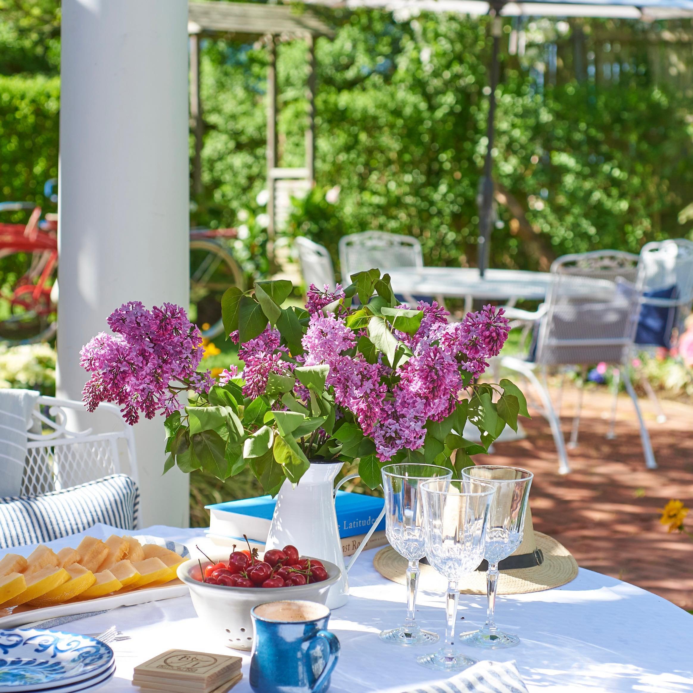 Celebrate Mom 🌸 this weekend with a relaxing getaway at Bellport Inn! 💐 Enjoy a stroll through our gardens and a soak in our wood burning hot tub. ⭐️ We&rsquo;ll throw in the bubbly and a special treat for mom. 🥂 🍾 
✨Gift certificates are availab