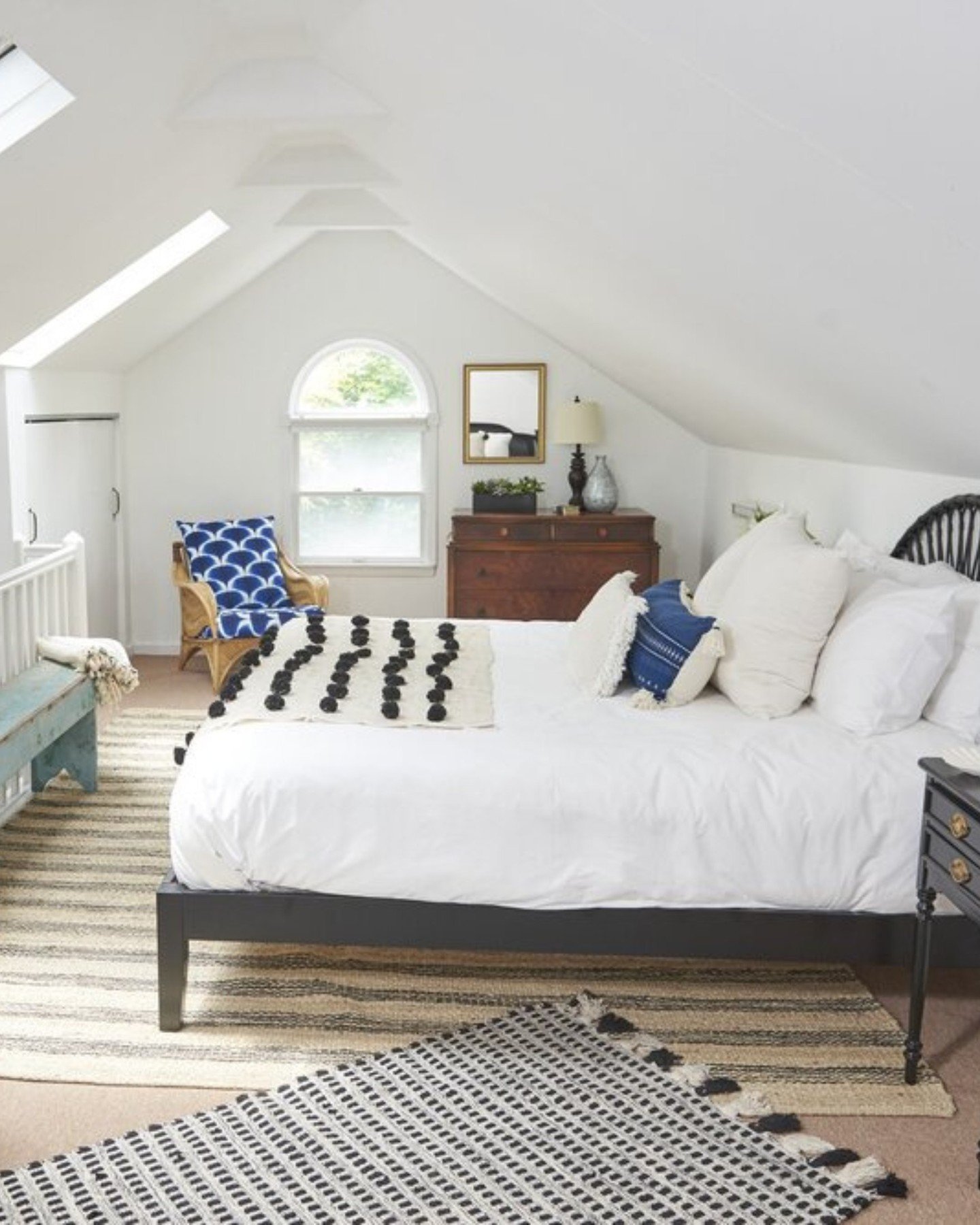 Escape to your own private sanctuary at the Bellport Inn Cottage πΏβ¨
This charming two-floor retreat sleeps 4 to 6 guests and offers the perfect blend of comfort and tranquility. Step through French doors onto your private patio with a grill, surrou