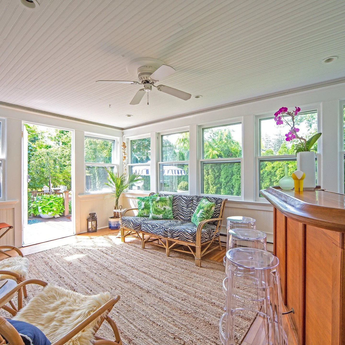 Come Out of Hibernation! 🐻❄️ We are counting down the days until Spring, but our "Cozy Winter Rates" are still in effect. In addition, take advantage of our stay 3 nights and pay for 2 special with code DLIW26, now through the end of March